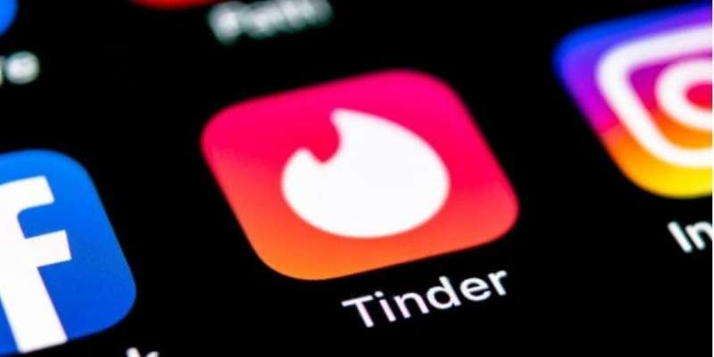 Удар по&nbsp;Tinder. Молодь повернулась до&nbsp;побачень без застосунків&nbsp;&mdash; дослідження