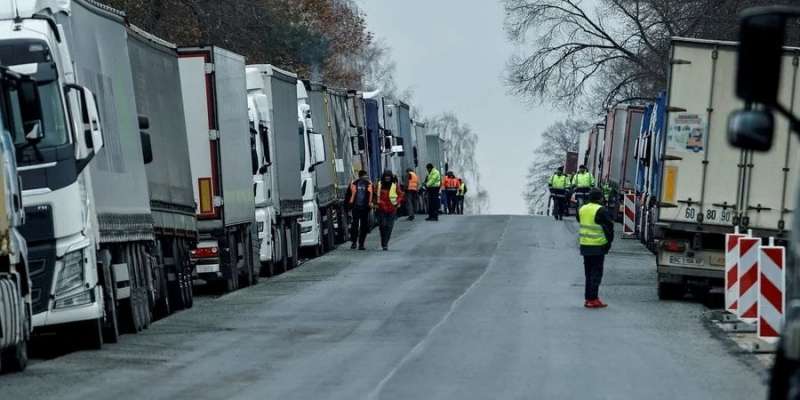 Блокування кордонів. Тисячі вантажівок досі стоять у&nbsp;чергах біля пунктів пропуску&nbsp;&mdash; де&nbsp;найважче