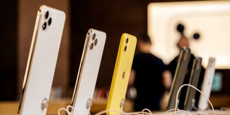 Підготовка триває. Apple, ймовірно, планує випустити iPhone з&nbsp;екраном, що&nbsp;згинається&nbsp;&mdash; ЗМІ