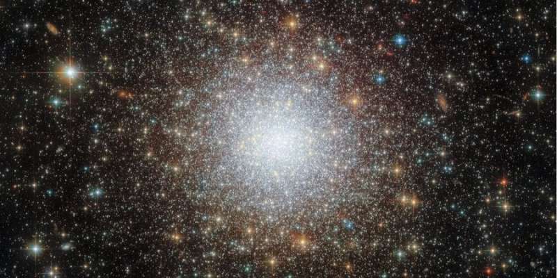 Щось дивовижне. Телескоп Hubble зафіксував зіркове скупчення, схоже на&nbsp;снігову кульку&nbsp;&mdash; фото