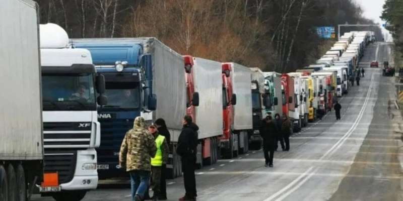 Ситуація на&nbsp;кордоні. Прикордонники розповіли, скільки вантажівок стоять в&nbsp;чергах біля словацьких та&nbsp;польских пунктів пропуску