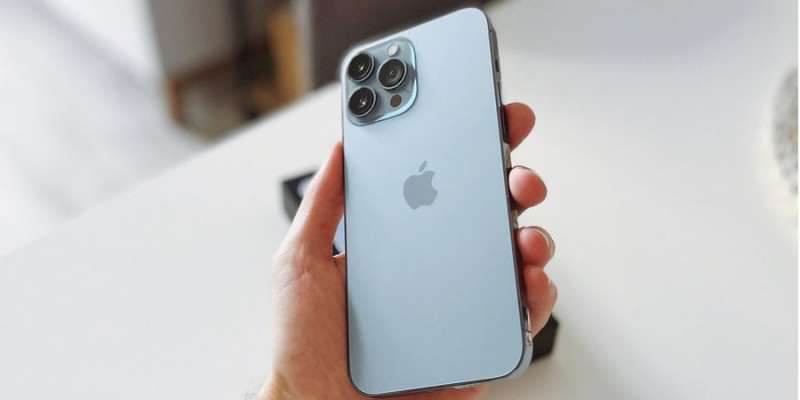 Злодій заробив мільйони на&nbsp;викраденні iPhone та&nbsp;паролів до&nbsp;них. Він розповів, як&nbsp;йому допомагали самі жертви