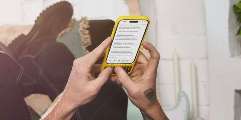 Для людей з&nbsp;великими пальцями. На&nbsp;iPhone зробили клавіатуру зі справжніми кнопками