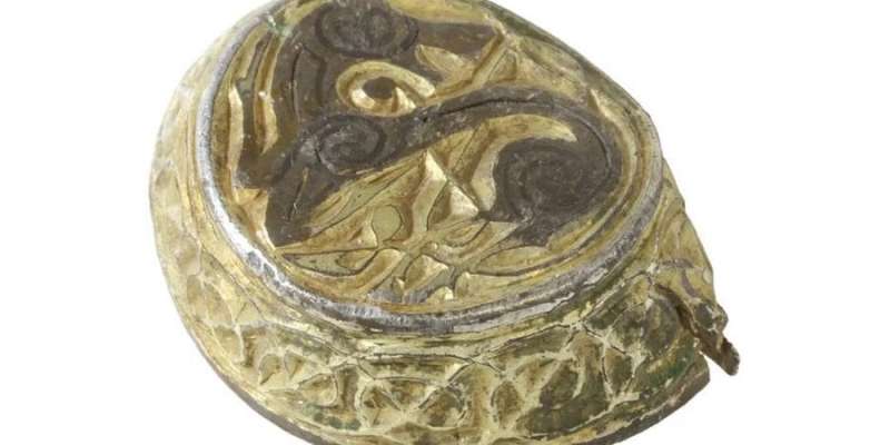 Красивий і загадковий. У&nbsp;Великій Британії археологи знайшли позолочений артефакт невідомого призначення