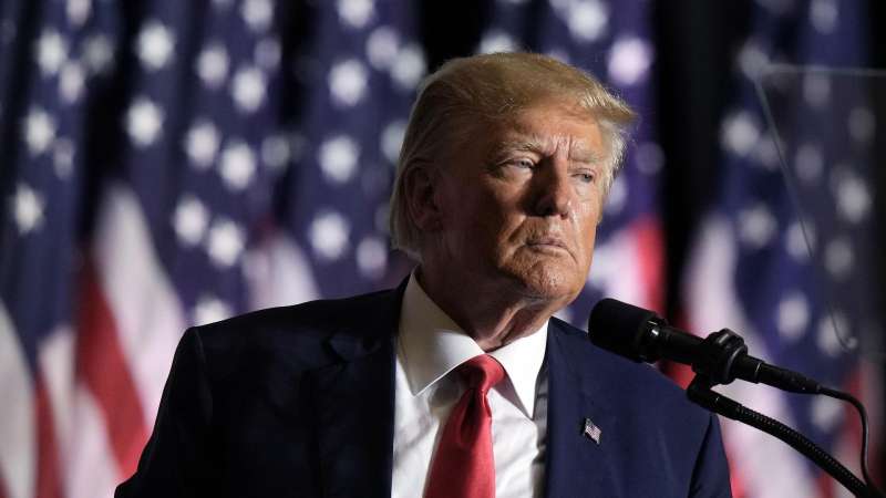Команда Трампа хочет усилить блокирование китайских машин, пишет Reuters