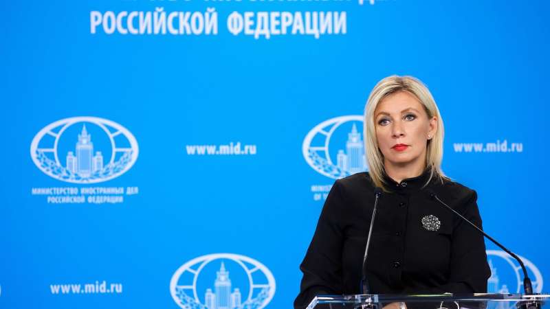 Россия поддерживает мирные усилия Минска по Украине, заявила Захарова